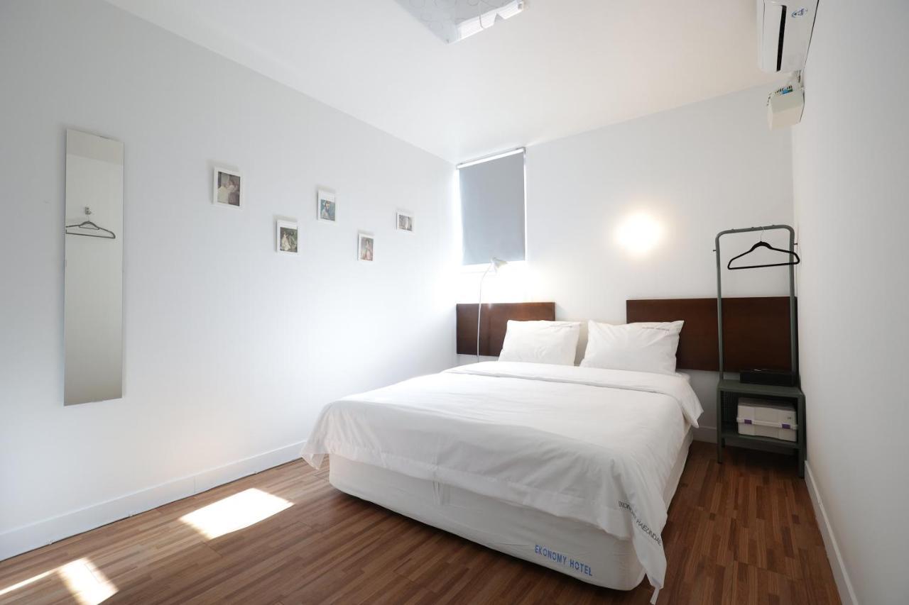 בוסאן Ekonomy Haeundae Hostel מראה חיצוני תמונה