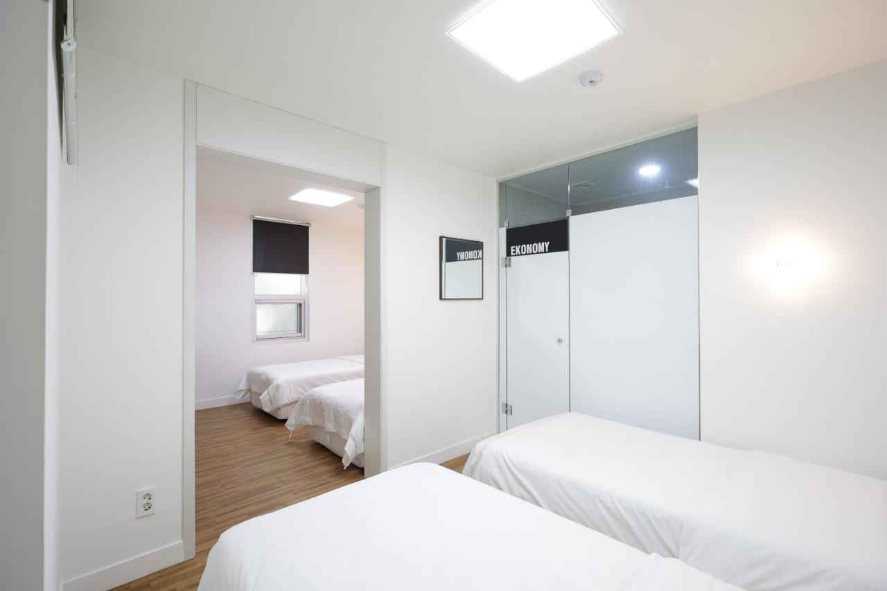 בוסאן Ekonomy Haeundae Hostel מראה חיצוני תמונה
