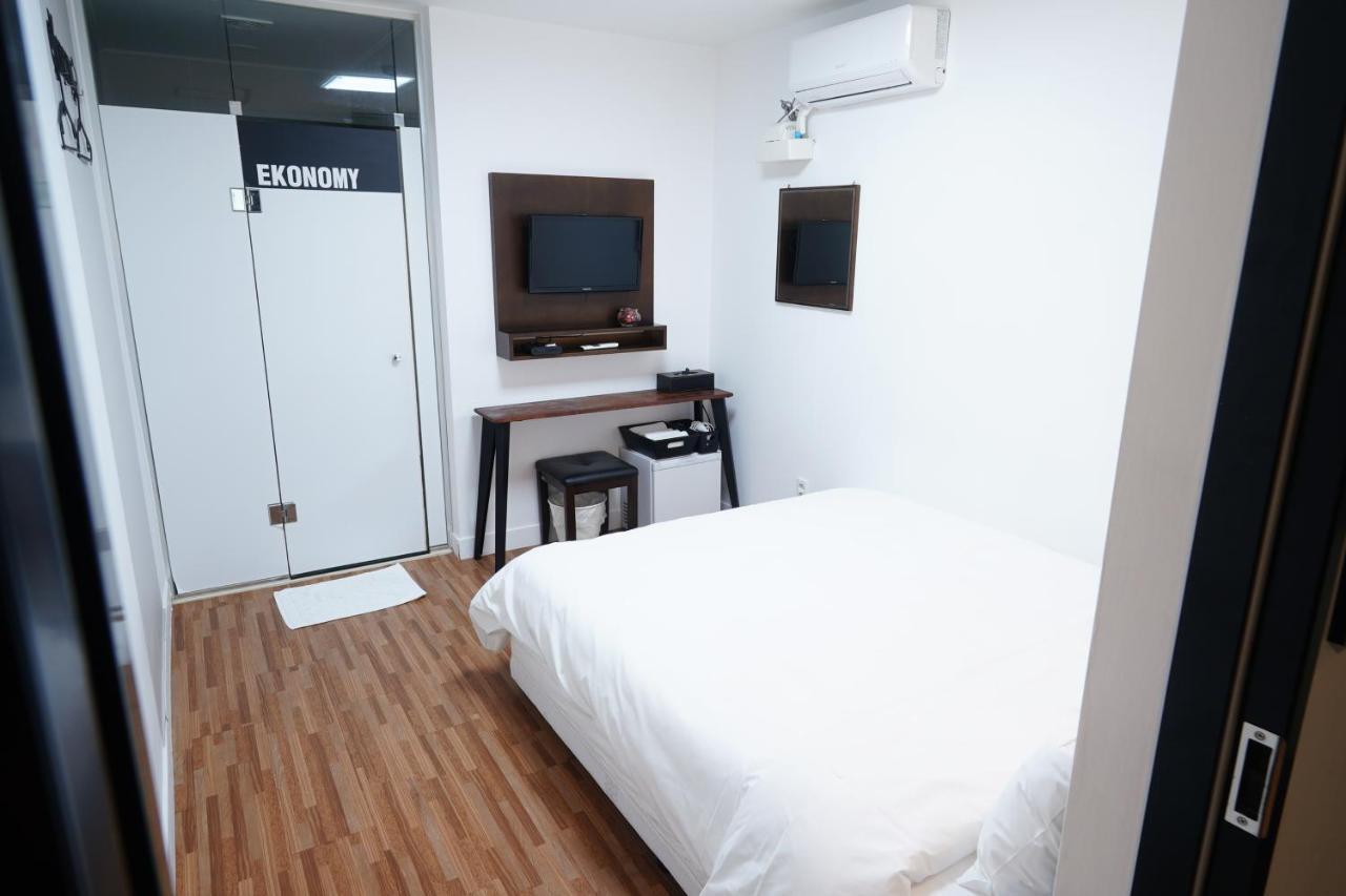 בוסאן Ekonomy Haeundae Hostel מראה חיצוני תמונה