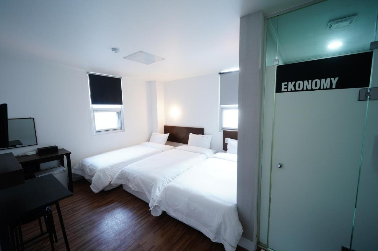 בוסאן Ekonomy Haeundae Hostel מראה חיצוני תמונה
