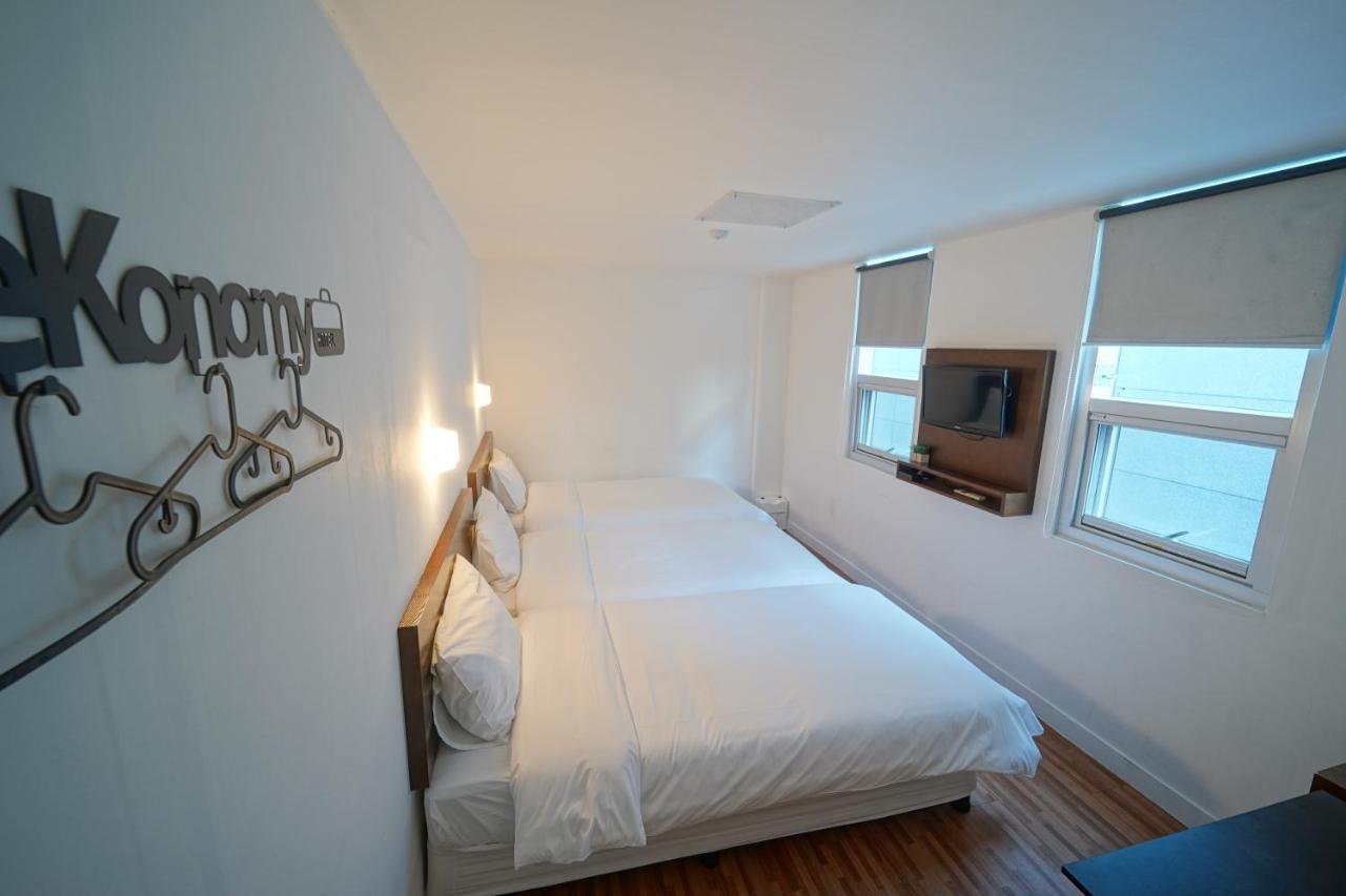 בוסאן Ekonomy Haeundae Hostel מראה חיצוני תמונה