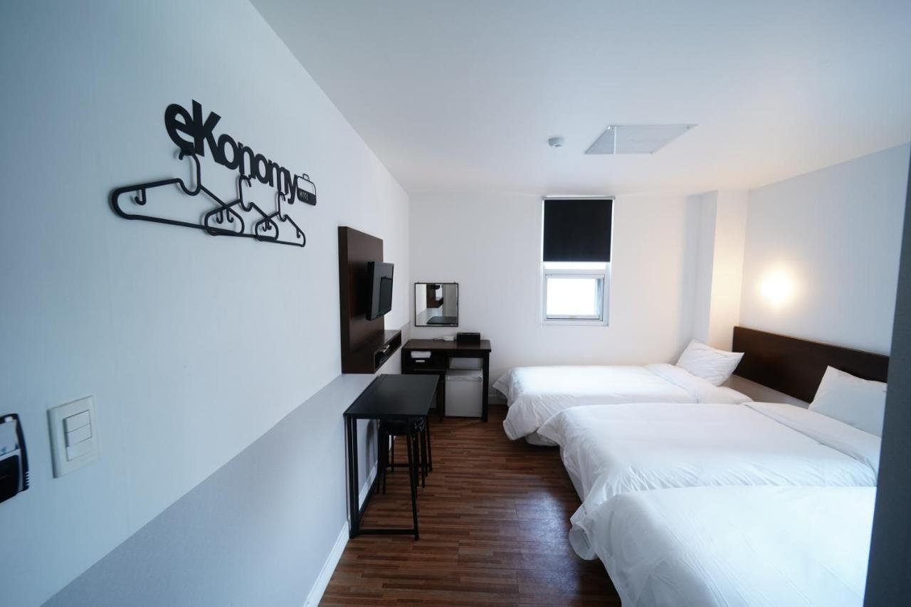בוסאן Ekonomy Haeundae Hostel מראה חיצוני תמונה