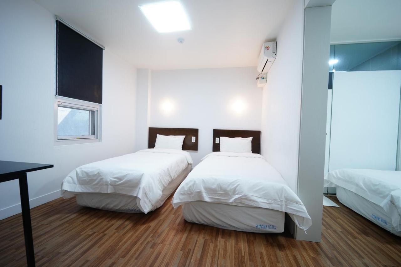 בוסאן Ekonomy Haeundae Hostel מראה חיצוני תמונה