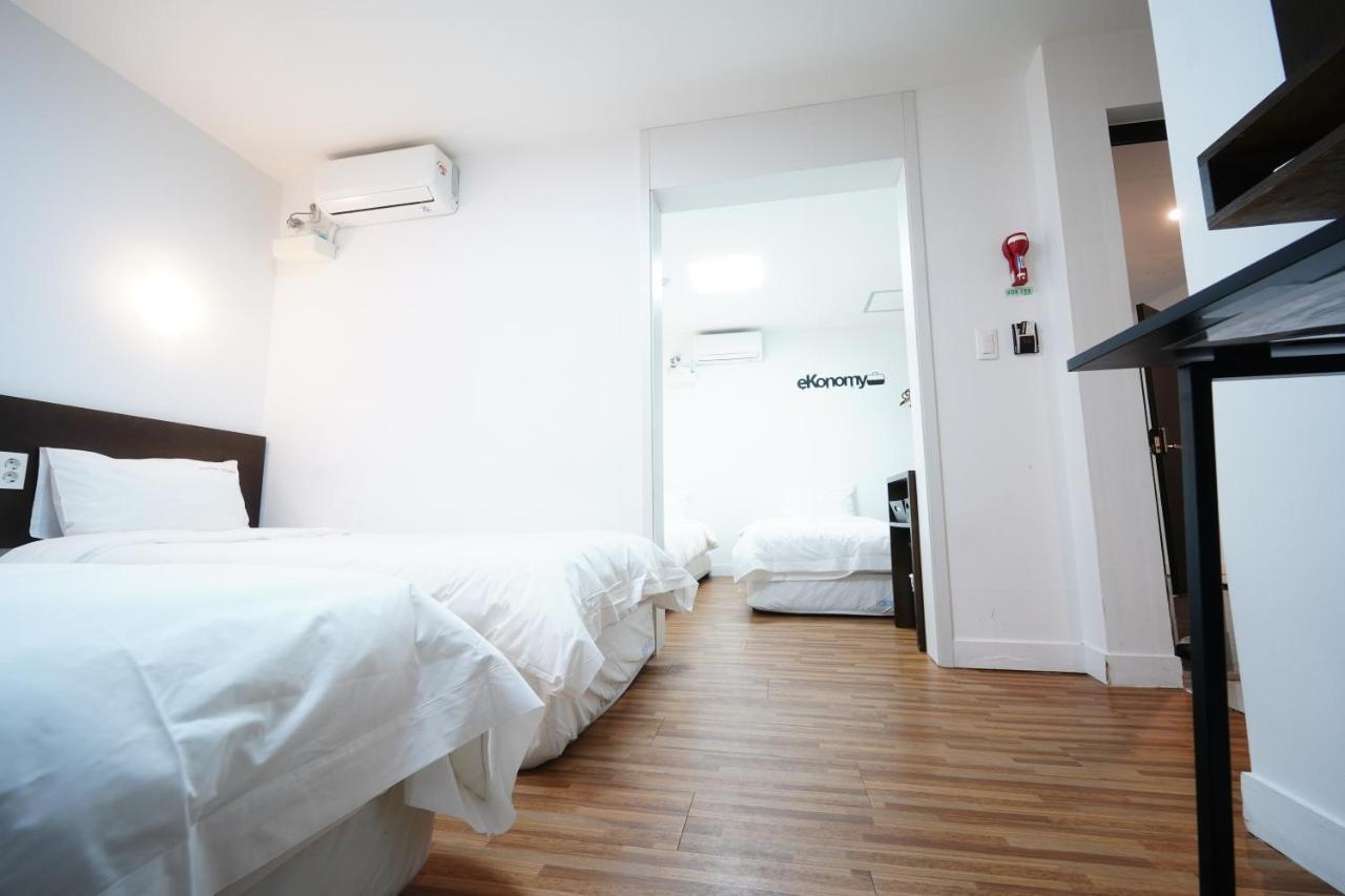בוסאן Ekonomy Haeundae Hostel מראה חיצוני תמונה