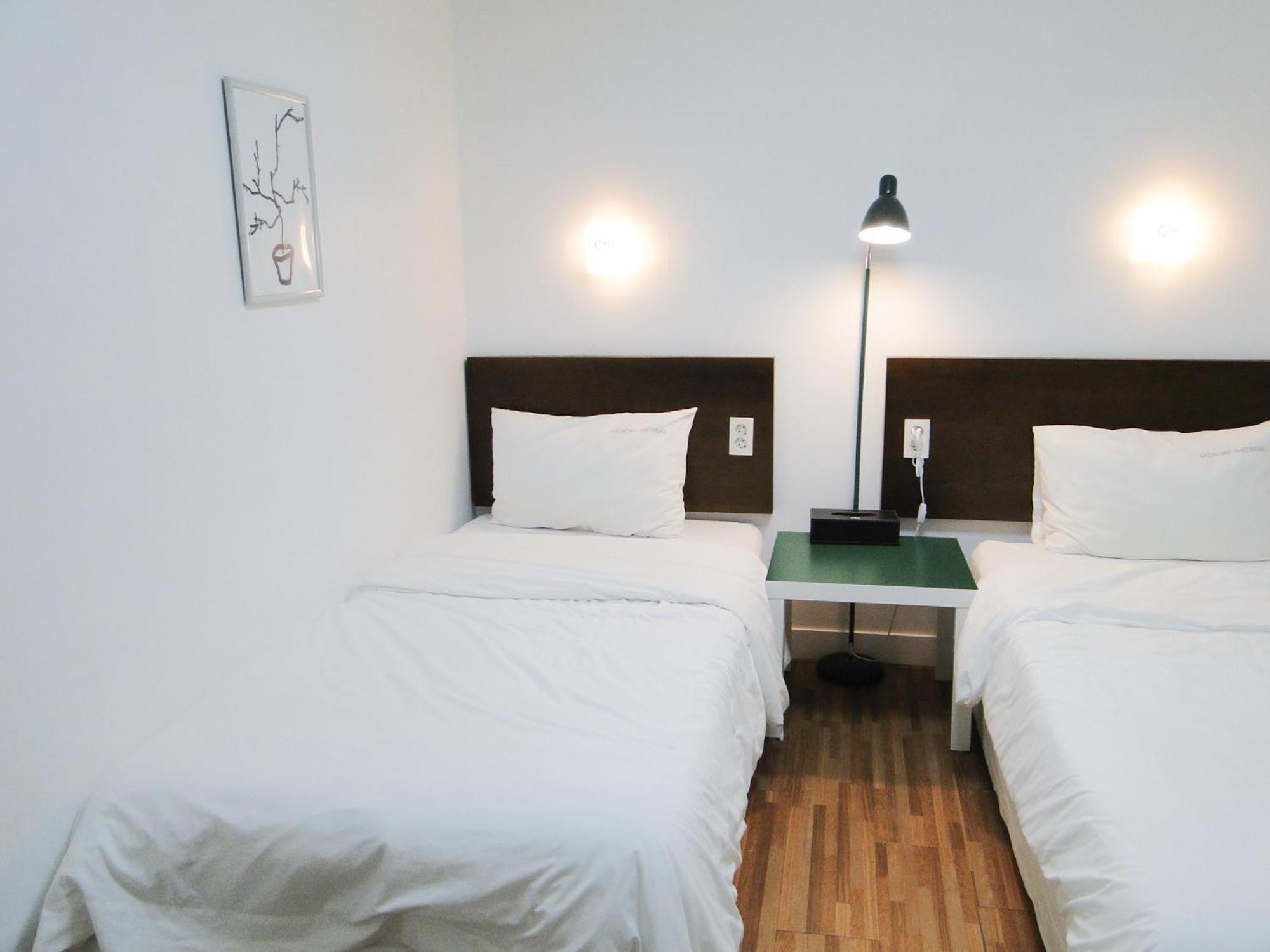 בוסאן Ekonomy Haeundae Hostel מראה חיצוני תמונה